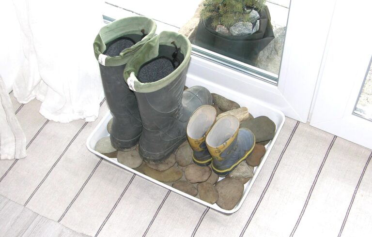 DIY Shoe Tray with Pebbles & Dirty Boots