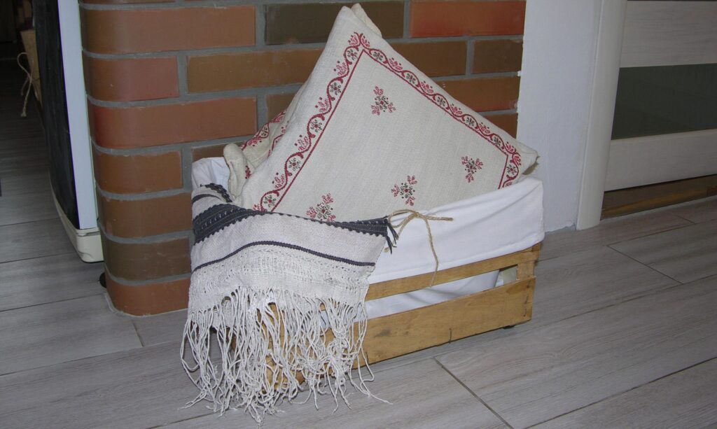 Crate With Linen Throws