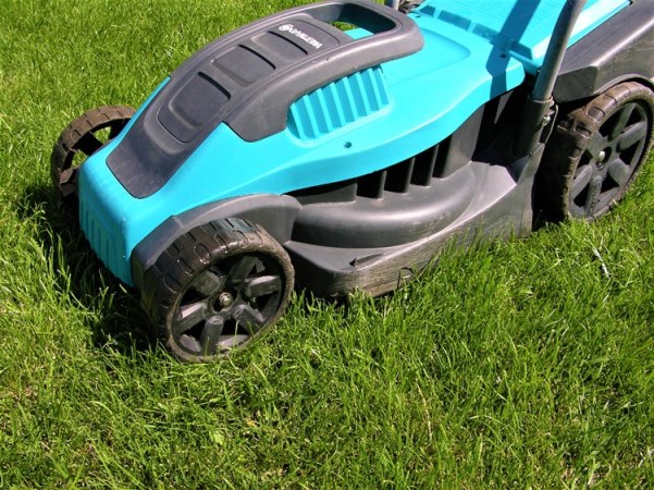 Fixed lawn mower wheel