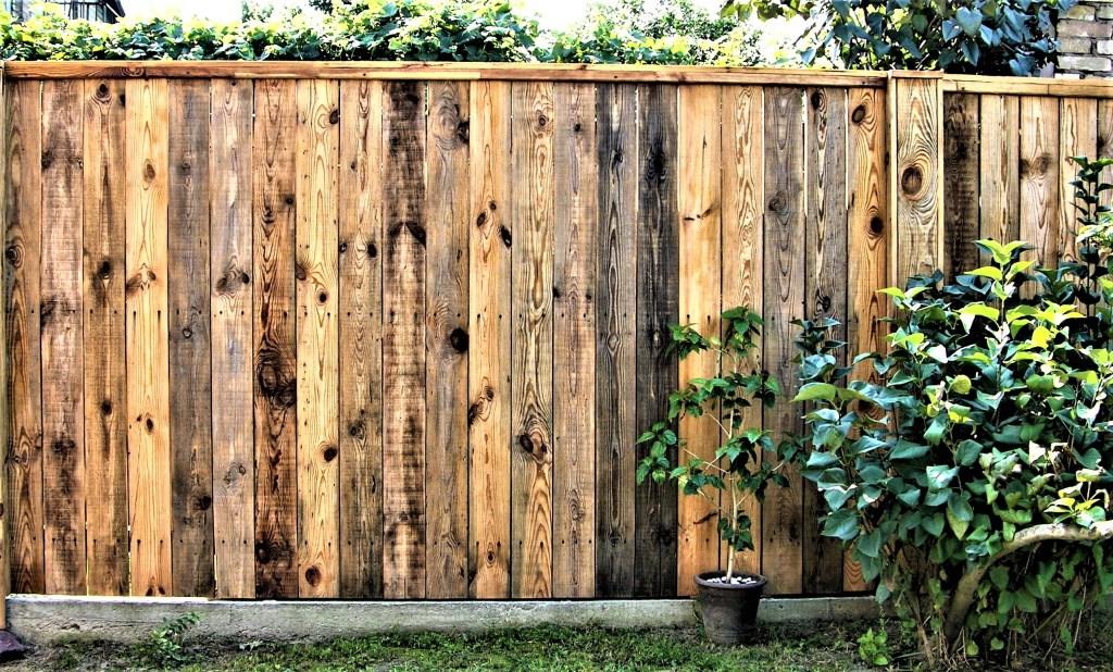 DIY reclaimed wood fence