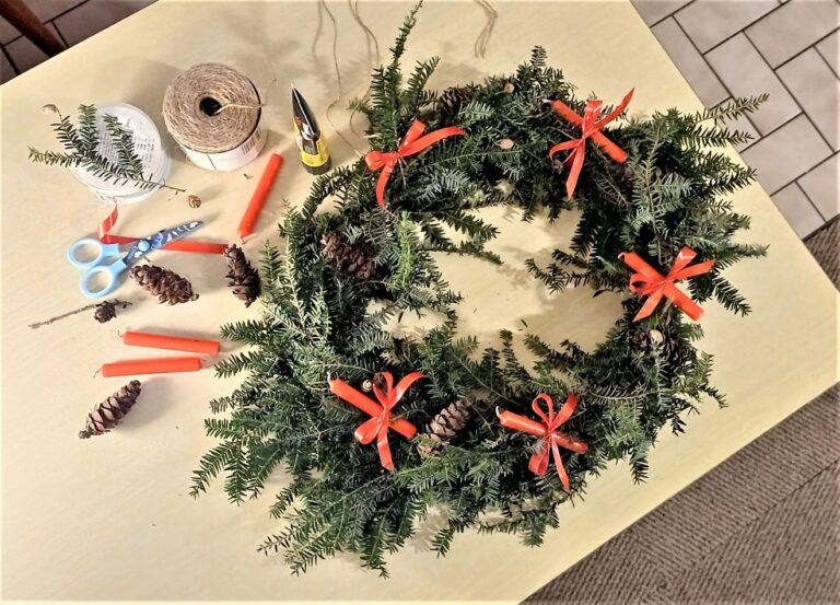 DIY fresh Christmas wreath