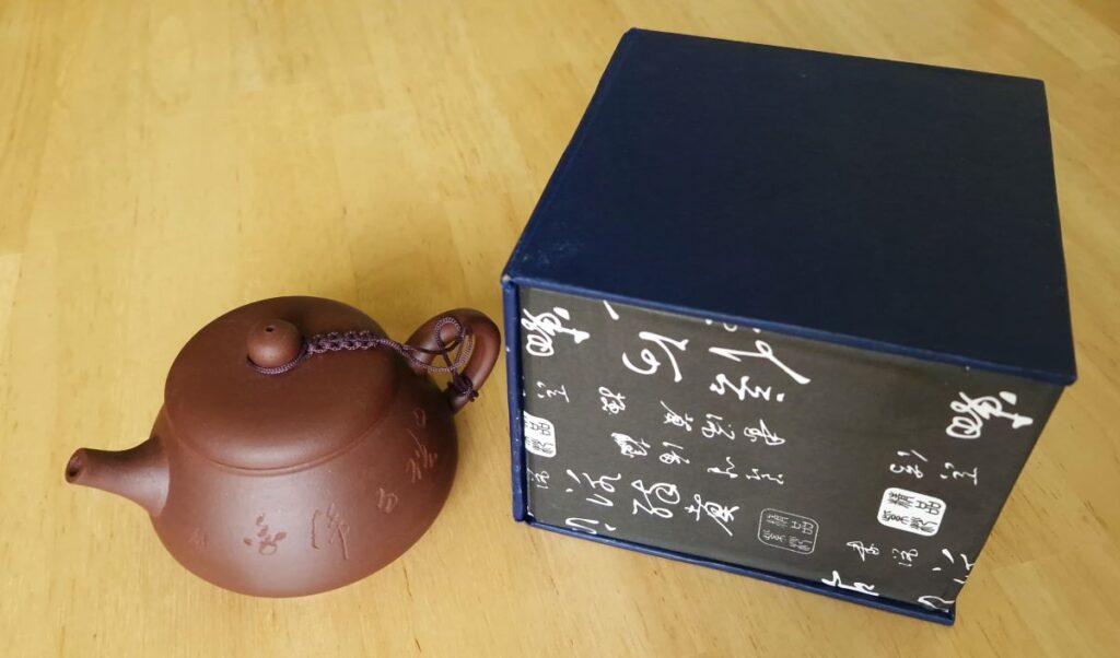 the pot and the present box