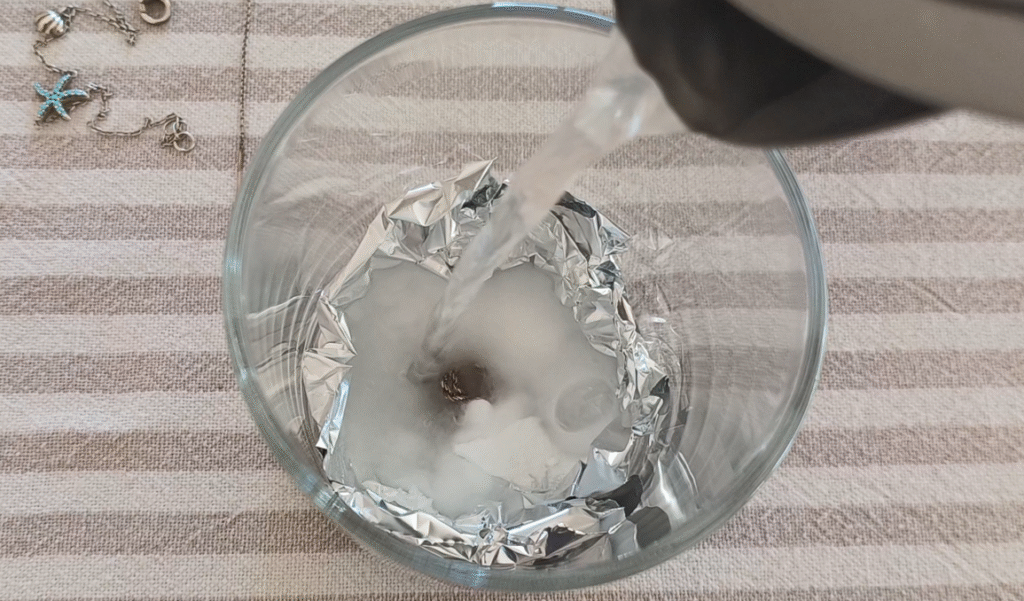 Aluminium Foil and Baking Soda